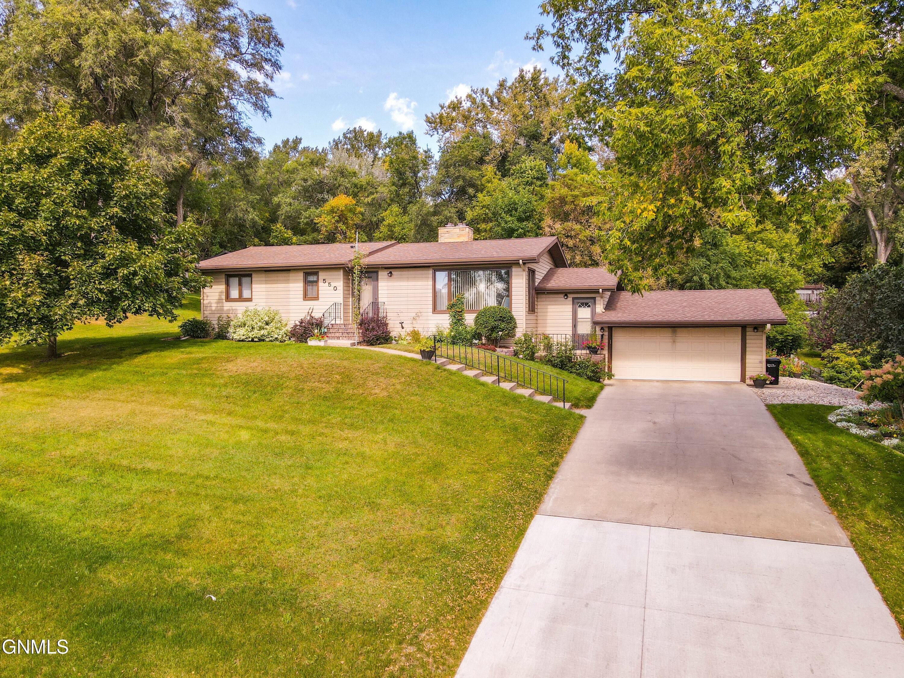 Property Photo:  550 7th Street NW  ND 58072 