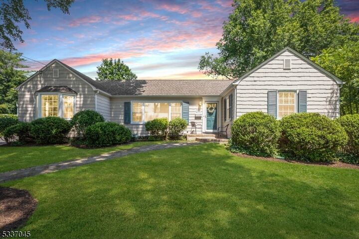 24 Dogwood Ln  New Providence Boro NJ 07974 photo