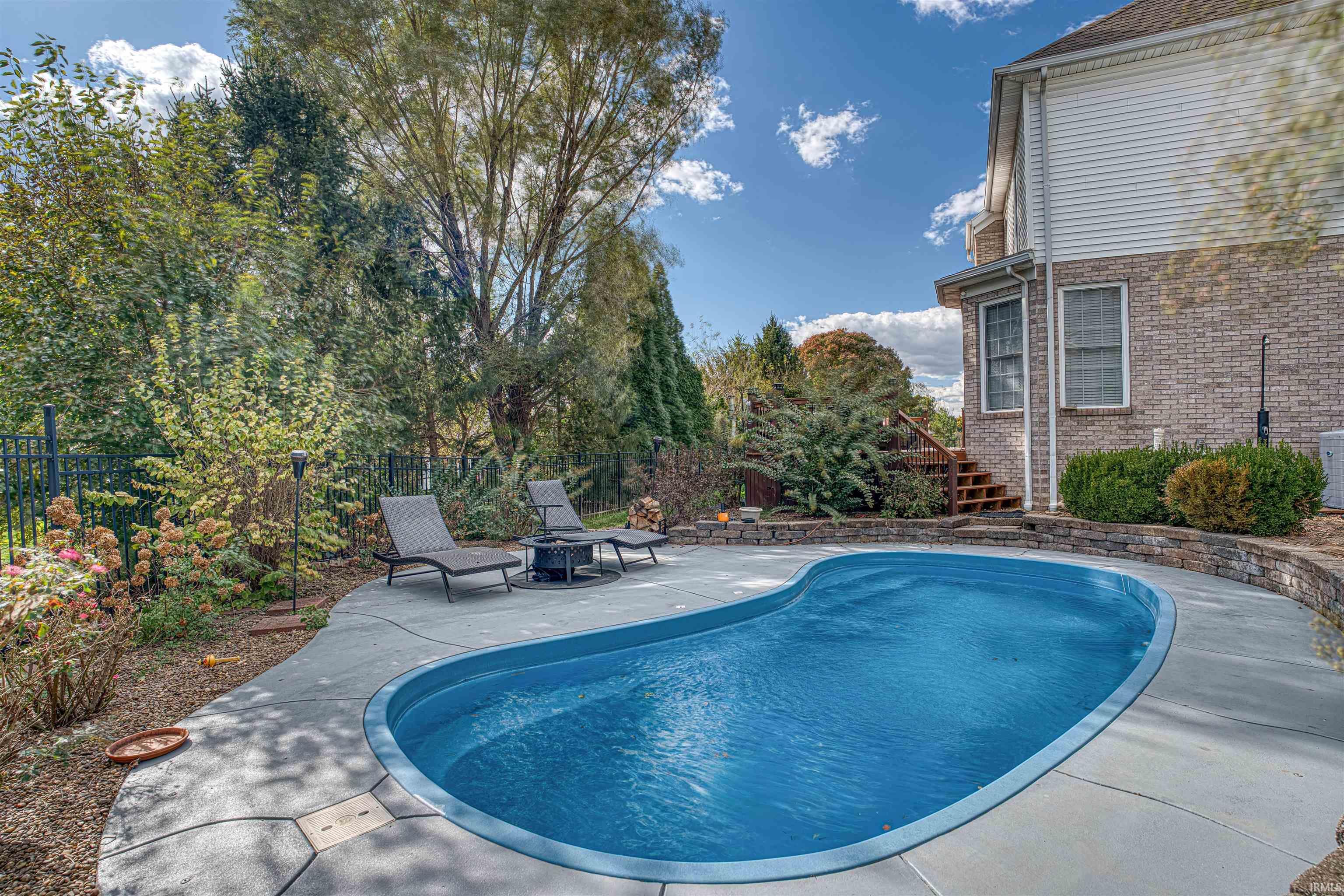 Property Photo:  6511 Venice Drive  IN 47630 