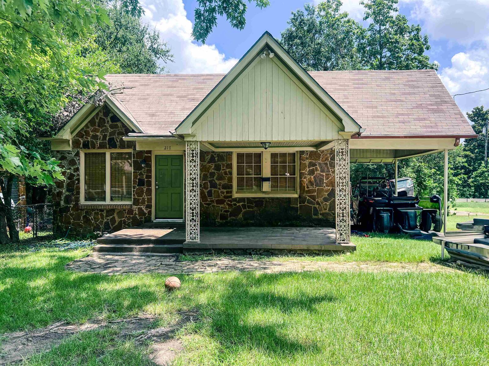 Property Photo:  217 Polk St  TX 75644 