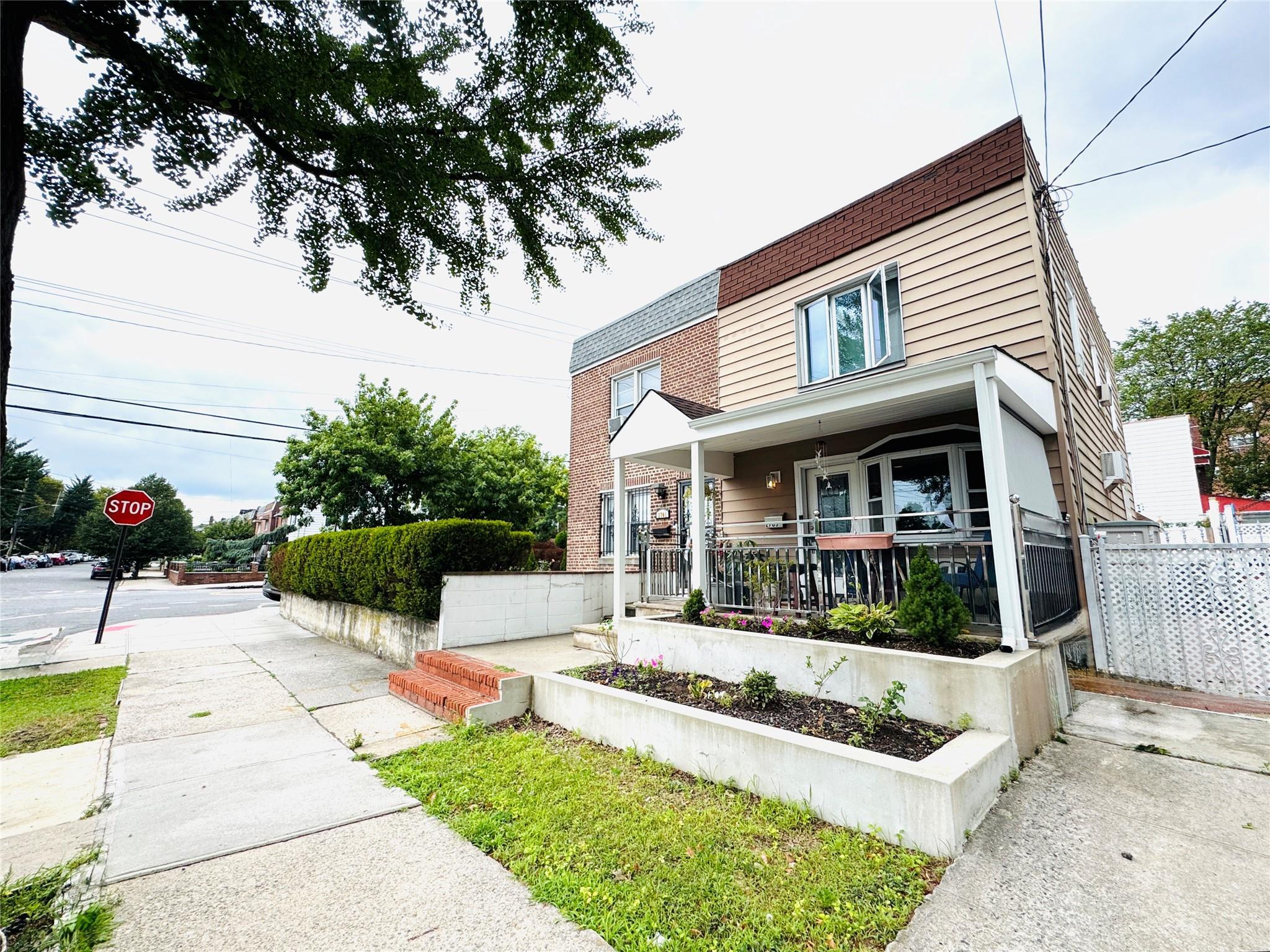 Property Photo:  