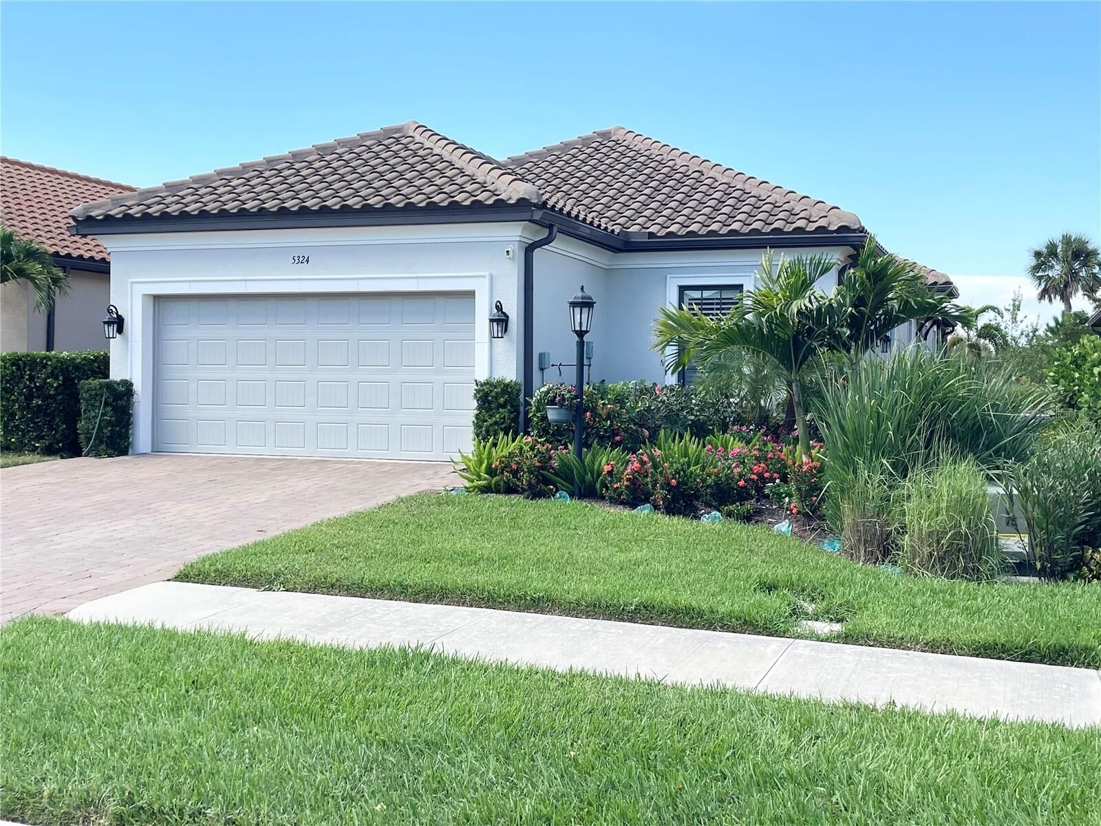 Property Photo:  5324 Popoli Way  FL 34238 