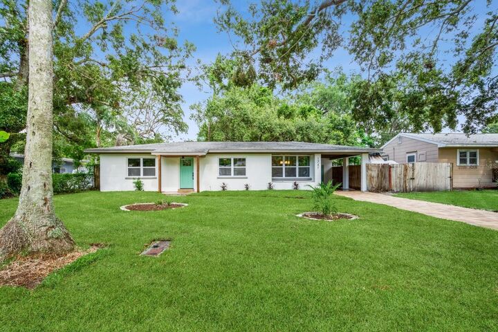 Property Photo:  1747 Santa Anna Drive  FL 34698 