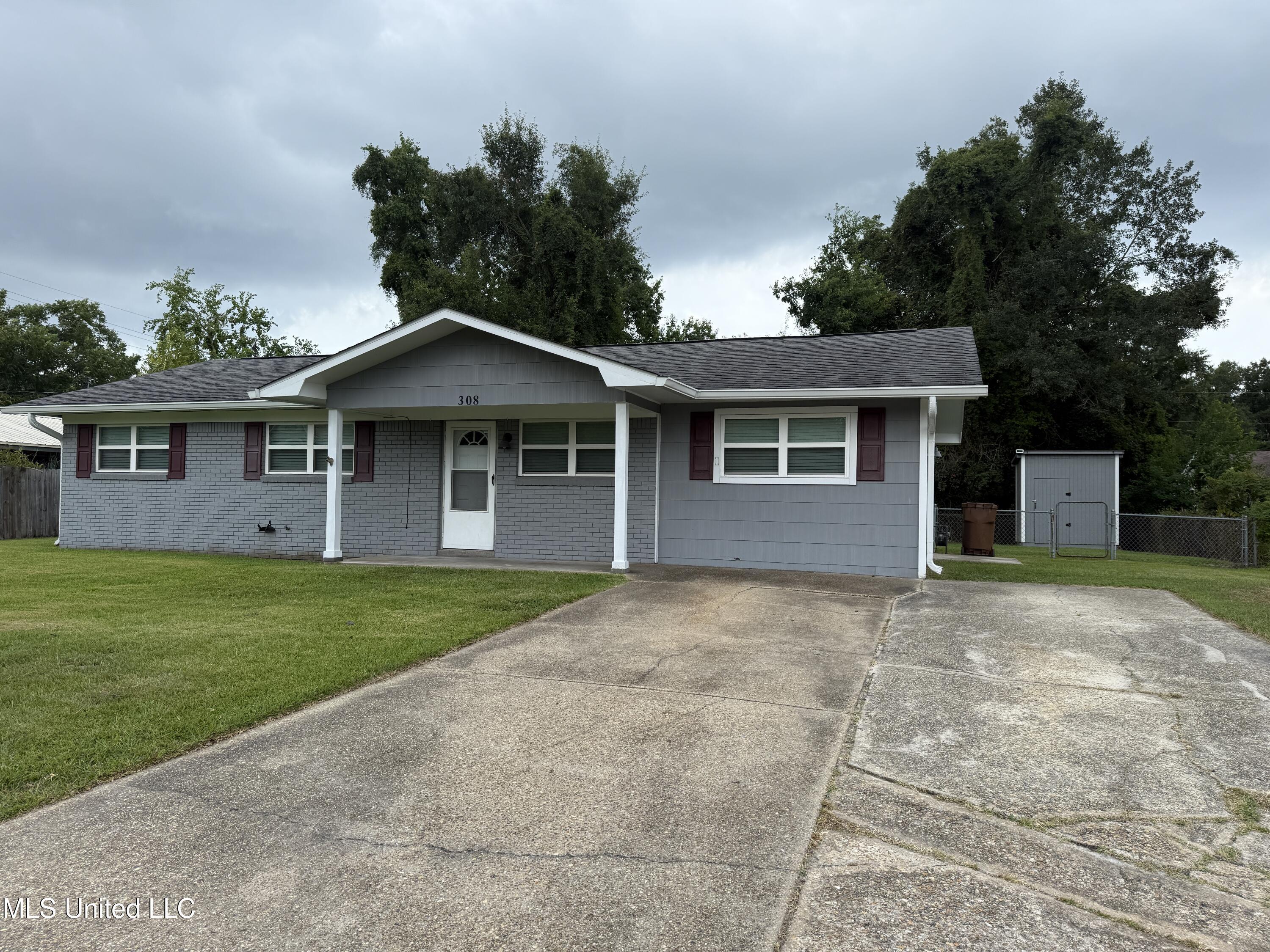 Property Photo: 308 Meadowood Circle MS 39560