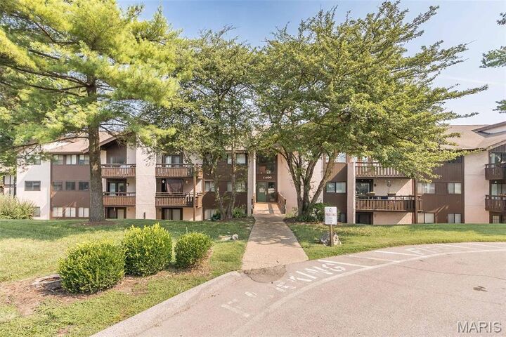 Property Photo: 1400 Heritage Landing 103 MO 63303