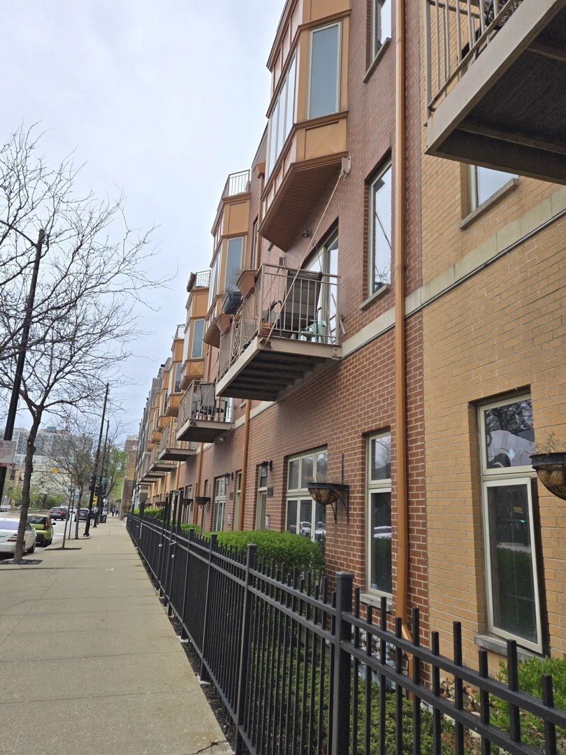 Property Photo: 1915 S State Street 3 IL 60616