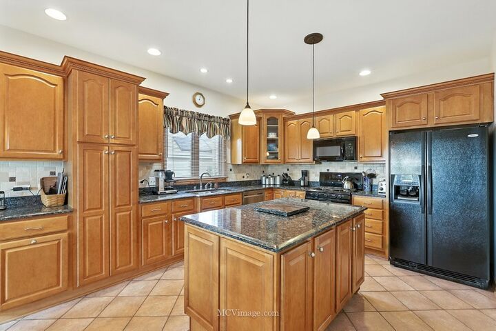 Property Photo: 414 Sudbury Circle IL 60543