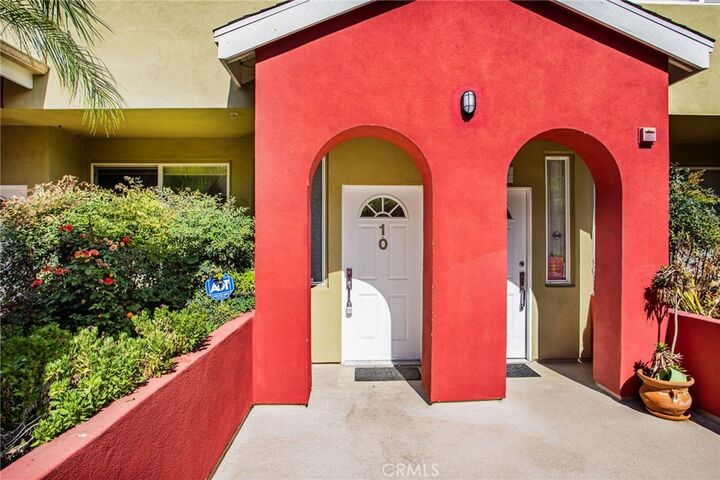 Property Photo:  1500 Pine Avenue 10  CA 90813 