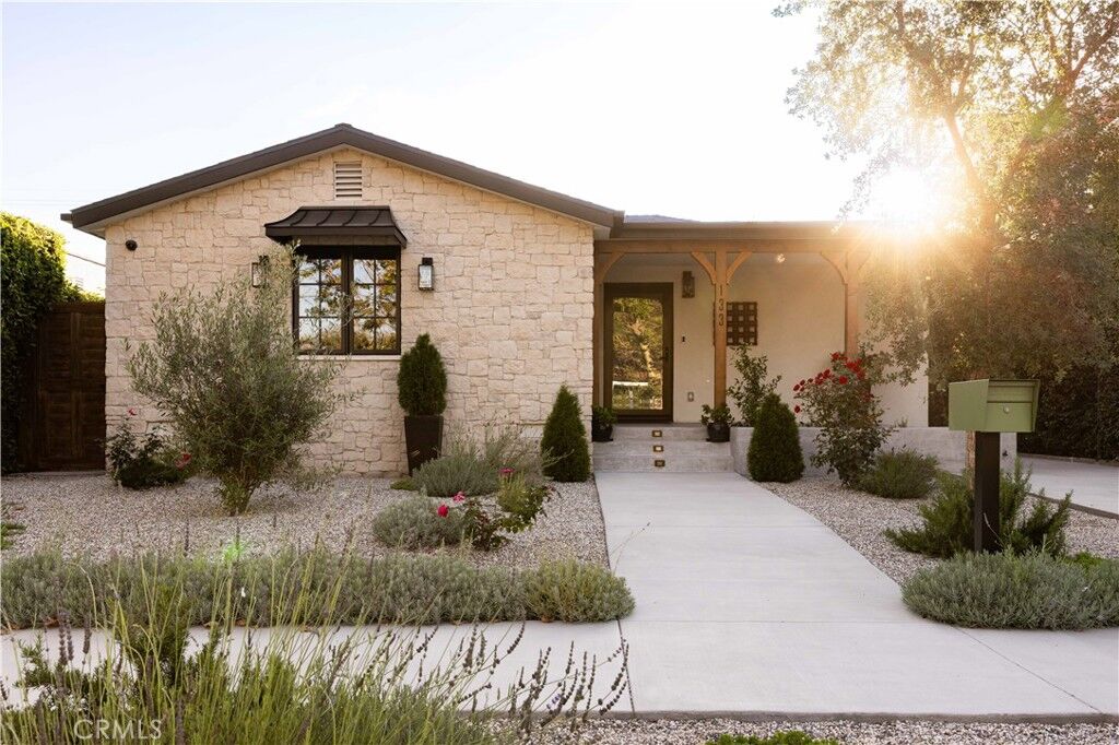 Property Photo: 133 N La Jolla Avenue CA 90048