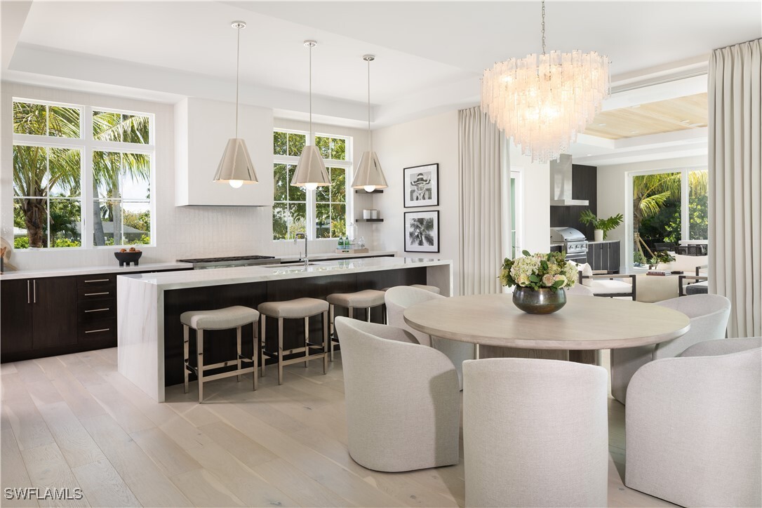 Property Photo: 1645 Bonita Court FL 34102