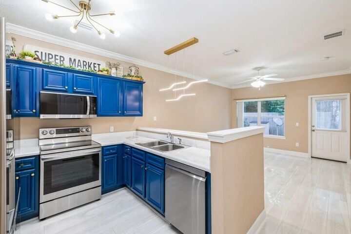 Property Photo: 2172 Hadleigh Hills Court FL 32566