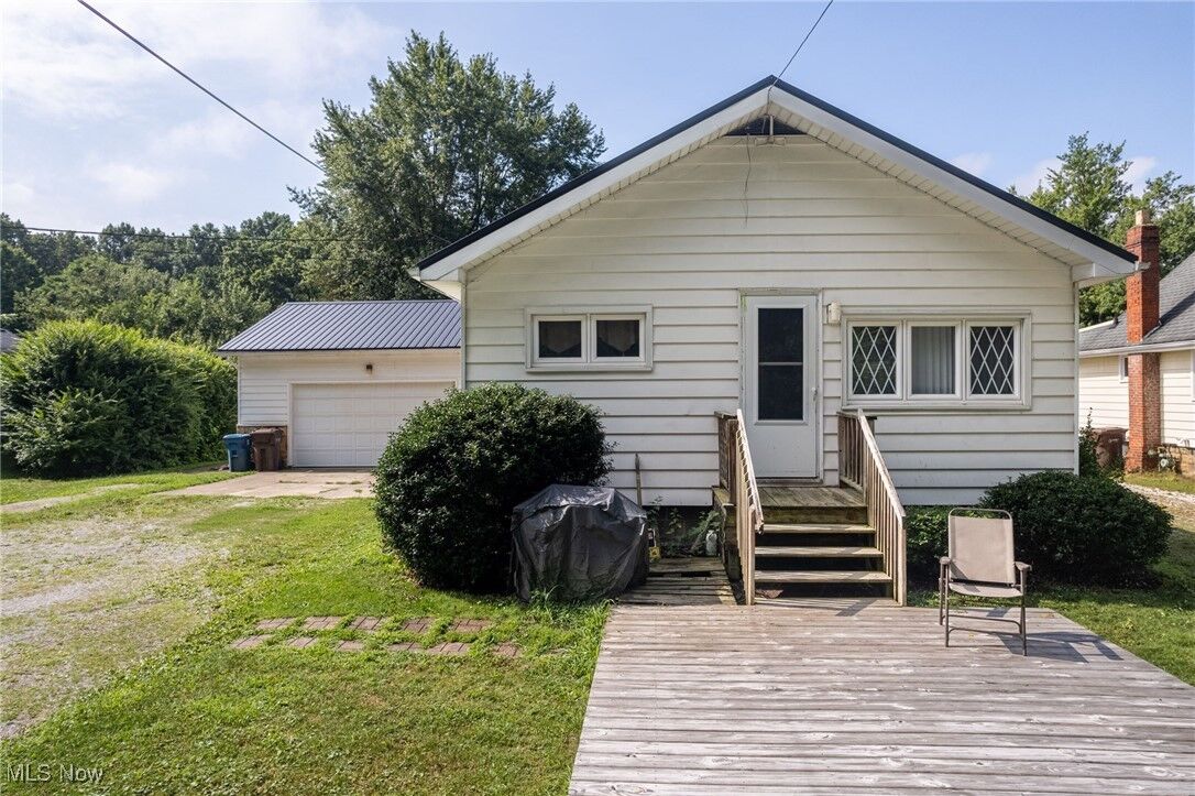 Property Photo:  862 E Overton Drive  OH 44319 