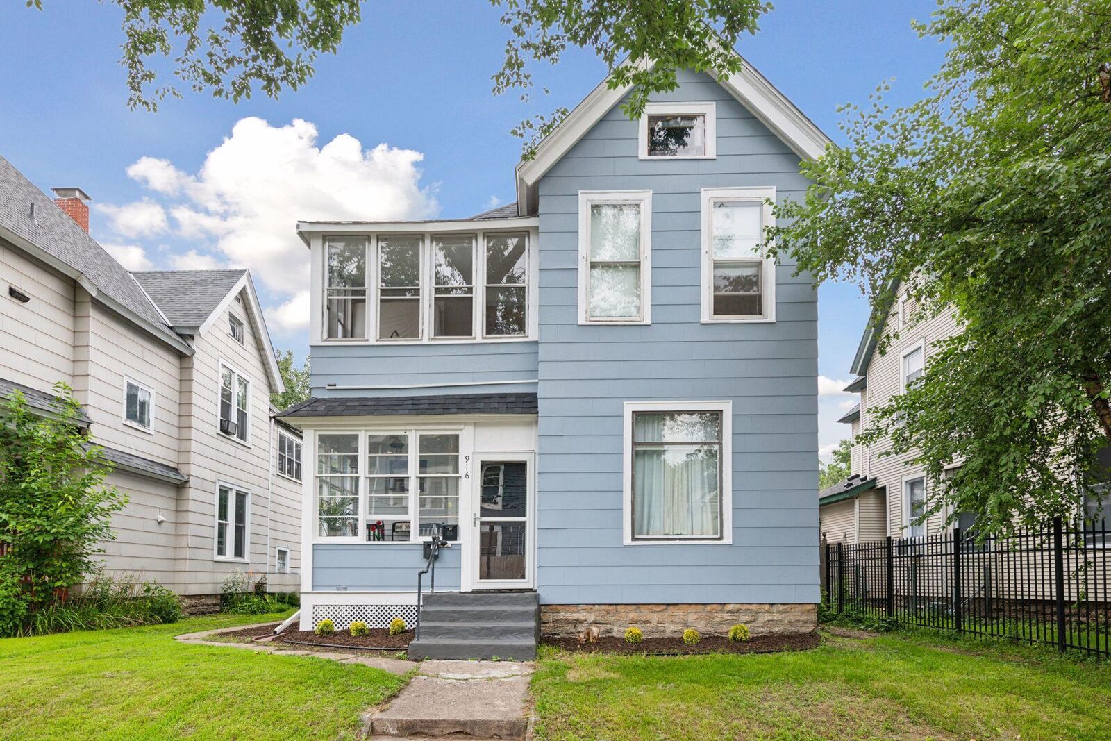 Property Photo: 916 W 26th Street MN 55405