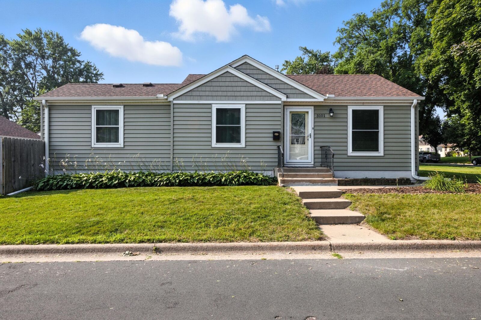 Property Photo:  3101 Idaho Avenue S  MN 55426 