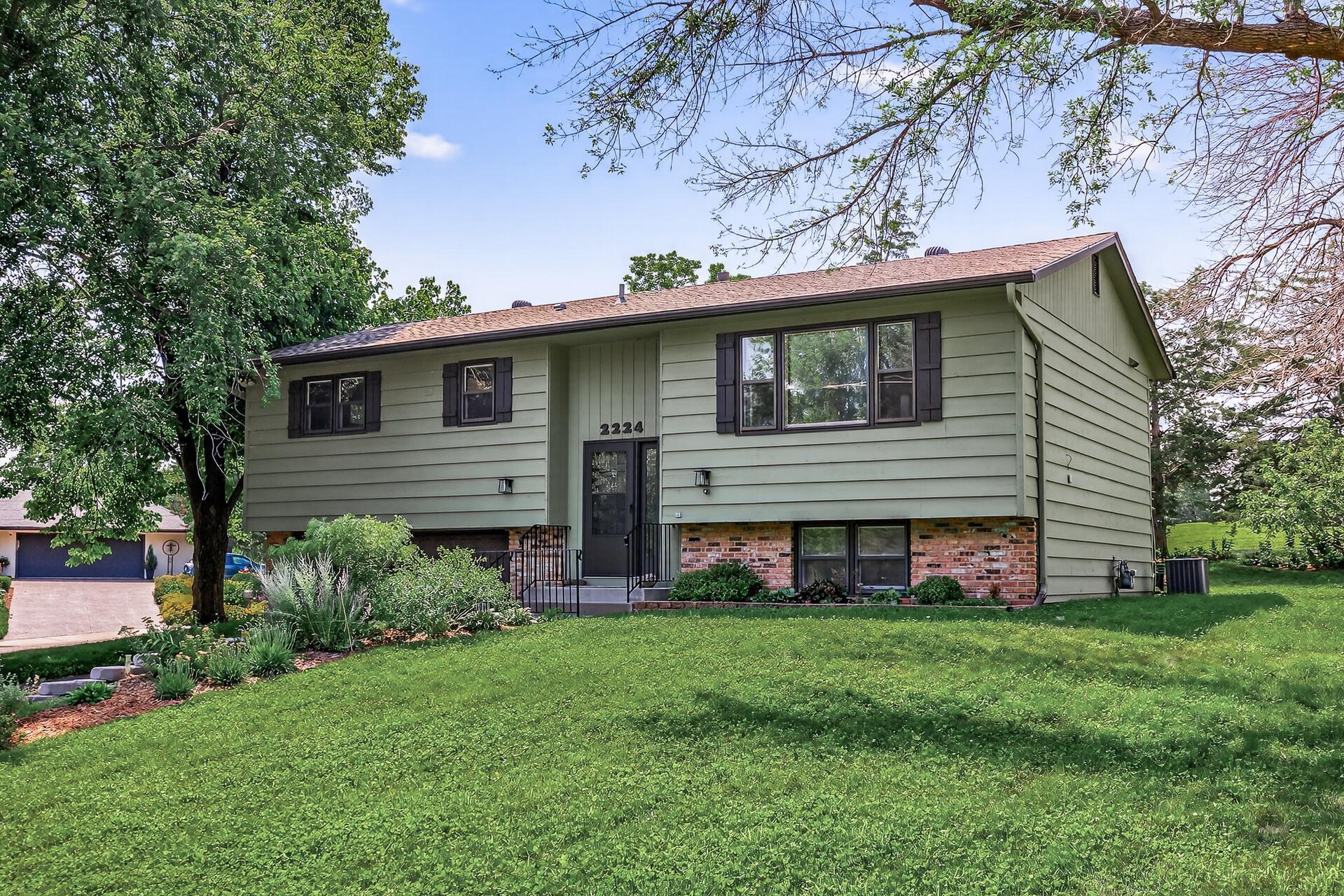 Property Photo: 2224 Westview Drive MN 55033