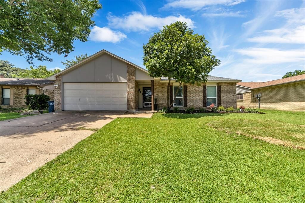 Property Photo: 4113 Juneberry Street TX 76137