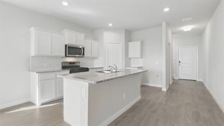 Property Photo: 525 Pendleton Avenue TX 76059