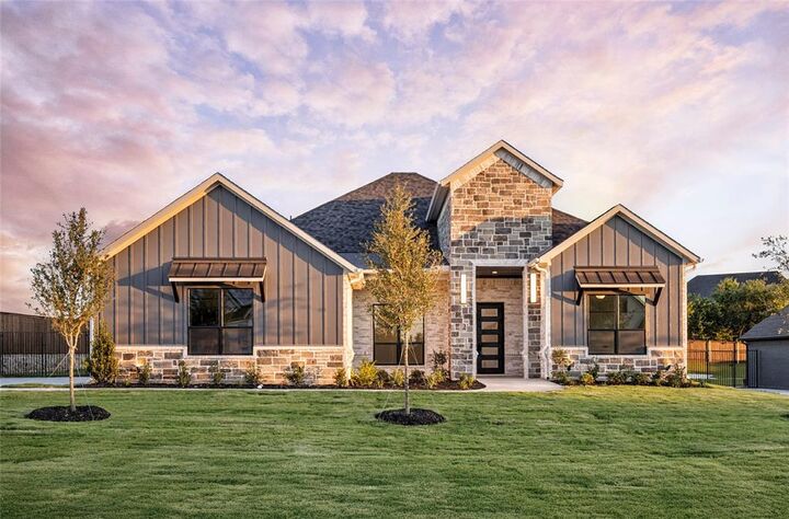 Property Photo:  108 Bel Grand Road  TX 76052 