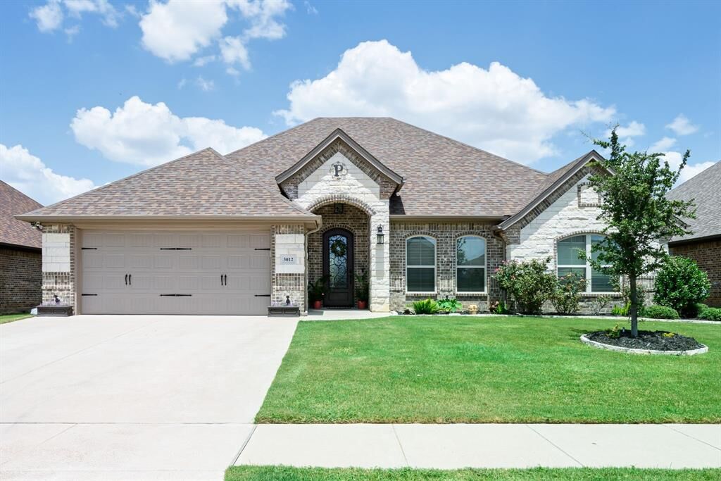 Property Photo: 3012 Reed Court TX 76048