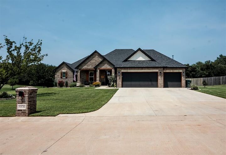 Property Photo:  5570 Red Fox Run  OK 73044 