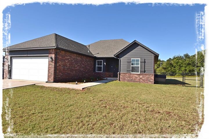 Property Photo: 11675 Split Oak Circle OK 73044
