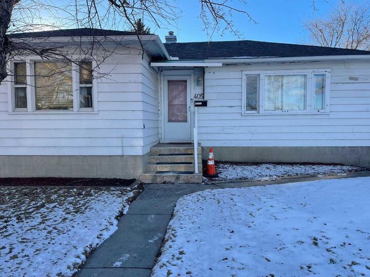 Property Photo: 405 15 Avenue NE AB T2E 1H5