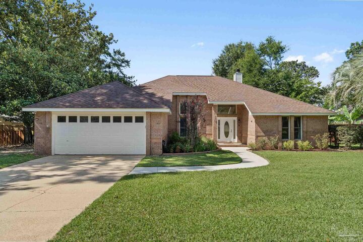 Property Photo: 910 Shadow Ridge Dr FL 32514