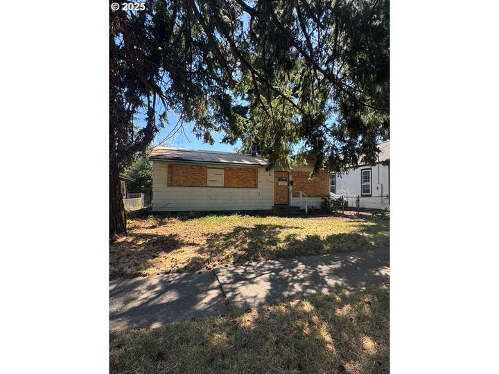 Property Photo: 8162 N Druid Ave OR 97203