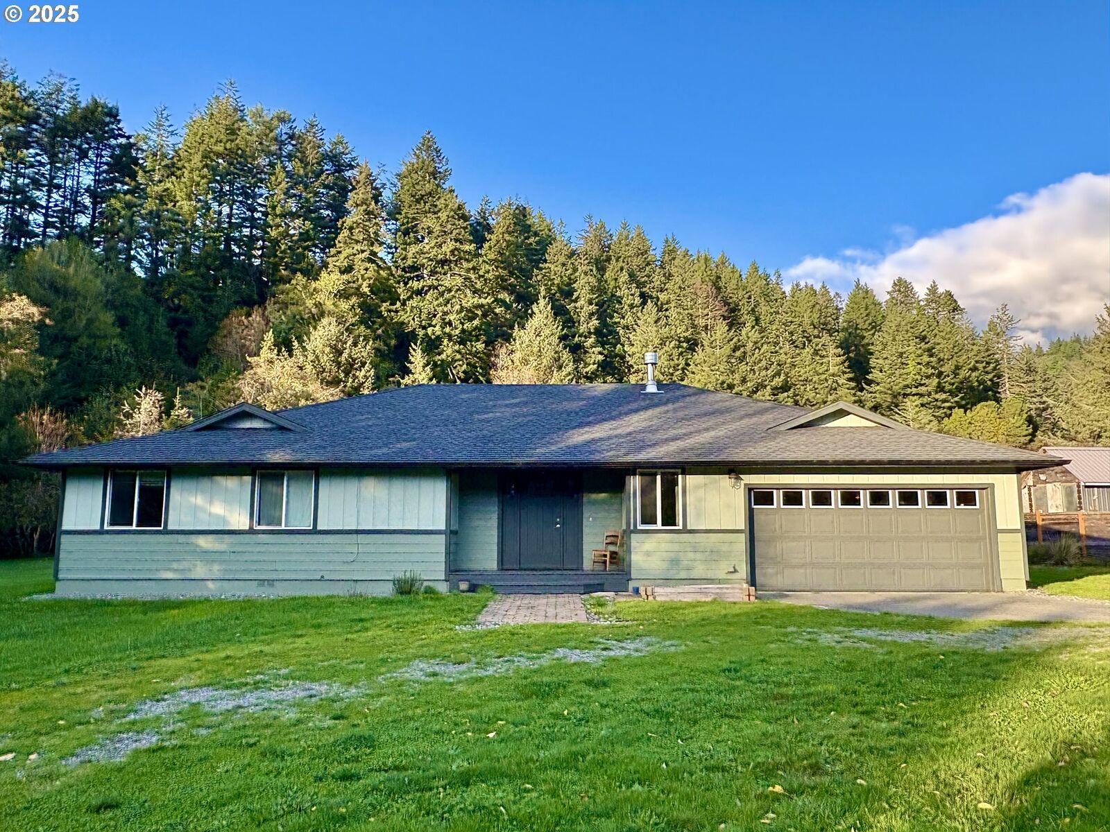 Property Photo: 94345 Orchard Ln OR 97444