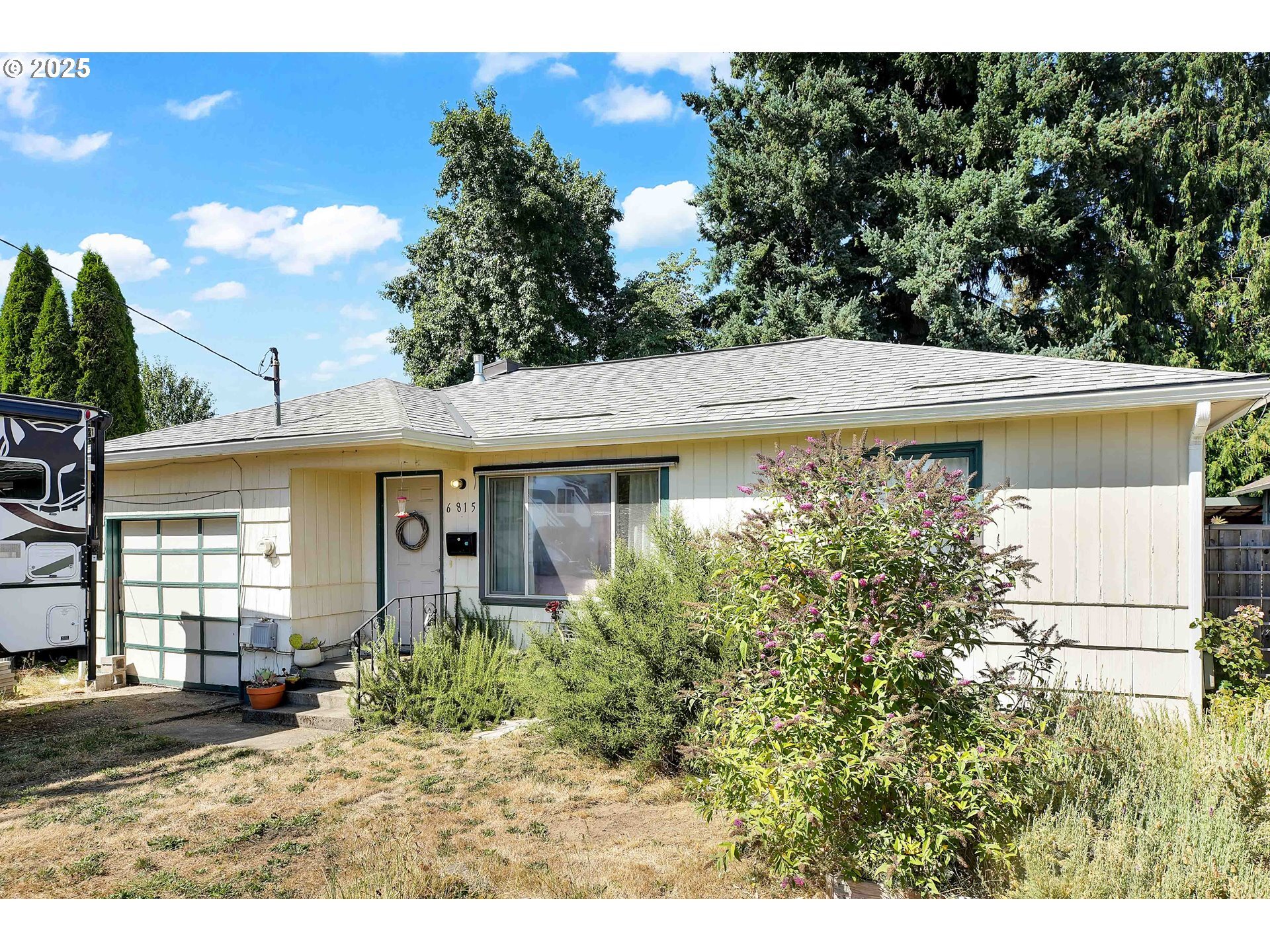 Property Photo: 6815 N Sedro St OR 97203