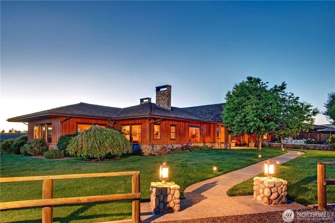 Property Photo:  500  Takhoma Farm Lane  WA 98926 