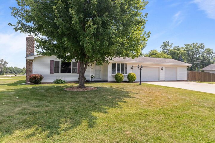 409 Spring Road Drive  Neenah WI 54956 photo