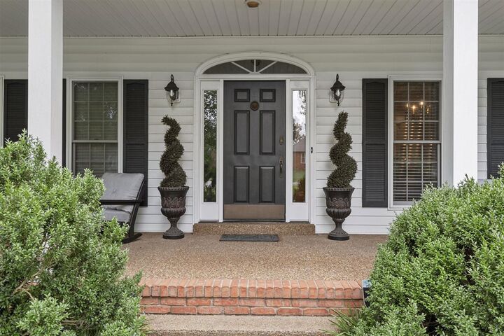 Property Photo: 1330 Walnut Way KY 42104