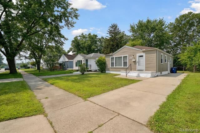 Property Photo: 19203 Kinloch MI 48240