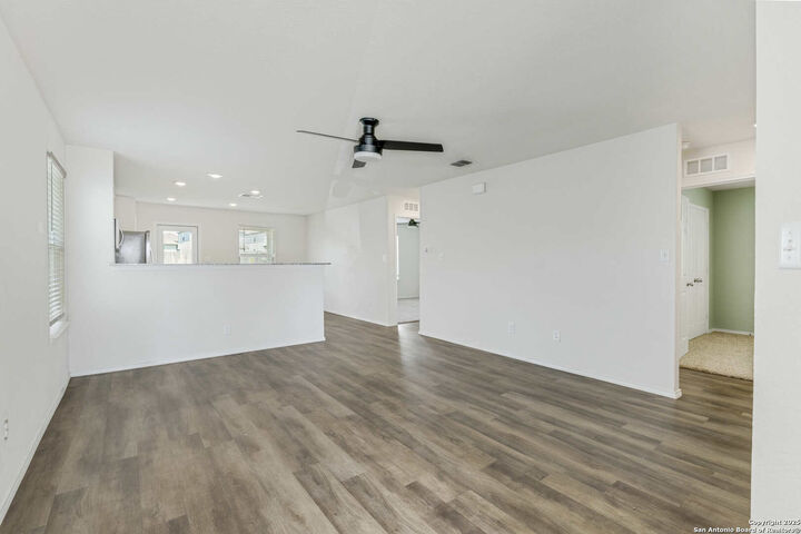 Property Photo: 715 Retama Pass TX 78219