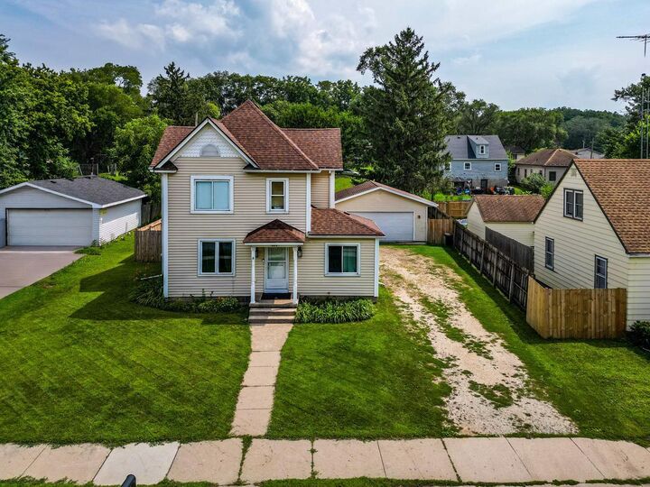 Property Photo:  624 Harding Street  WI 53545 