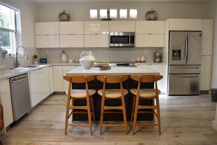 Property Photo: 5189 NW 108th Path FL 33178