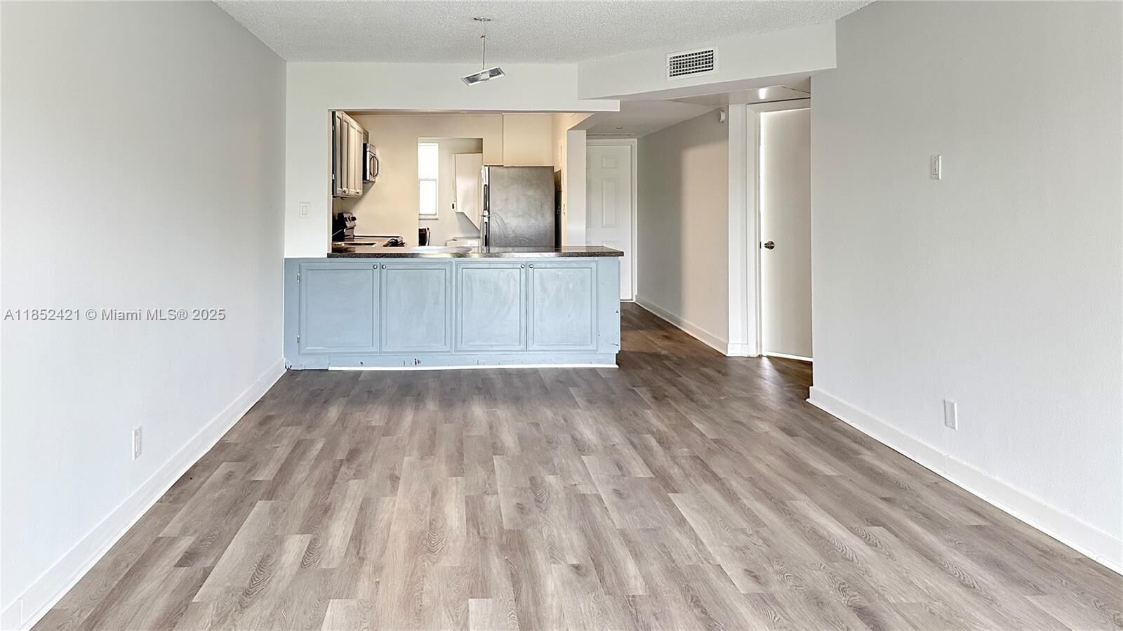 Property Photo:  8040 N Colony Cir N 201  FL 33321 