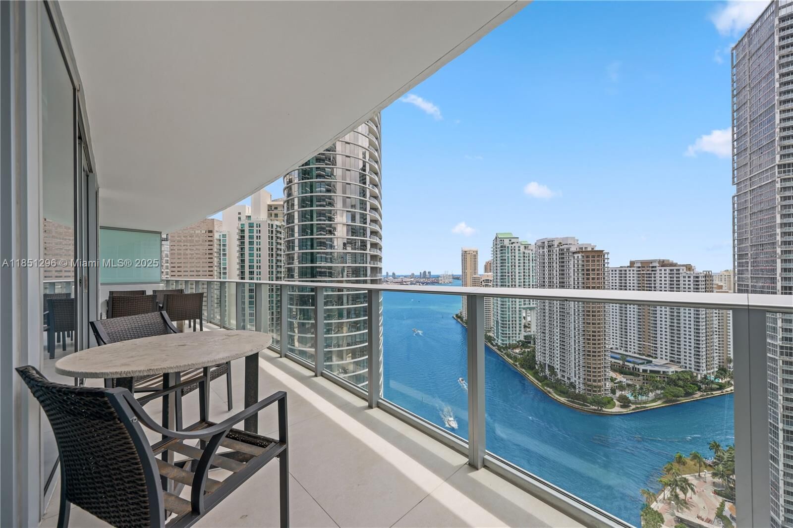 Property Photo: 200 Biscayne Boulevard Way 3207 FL 33131