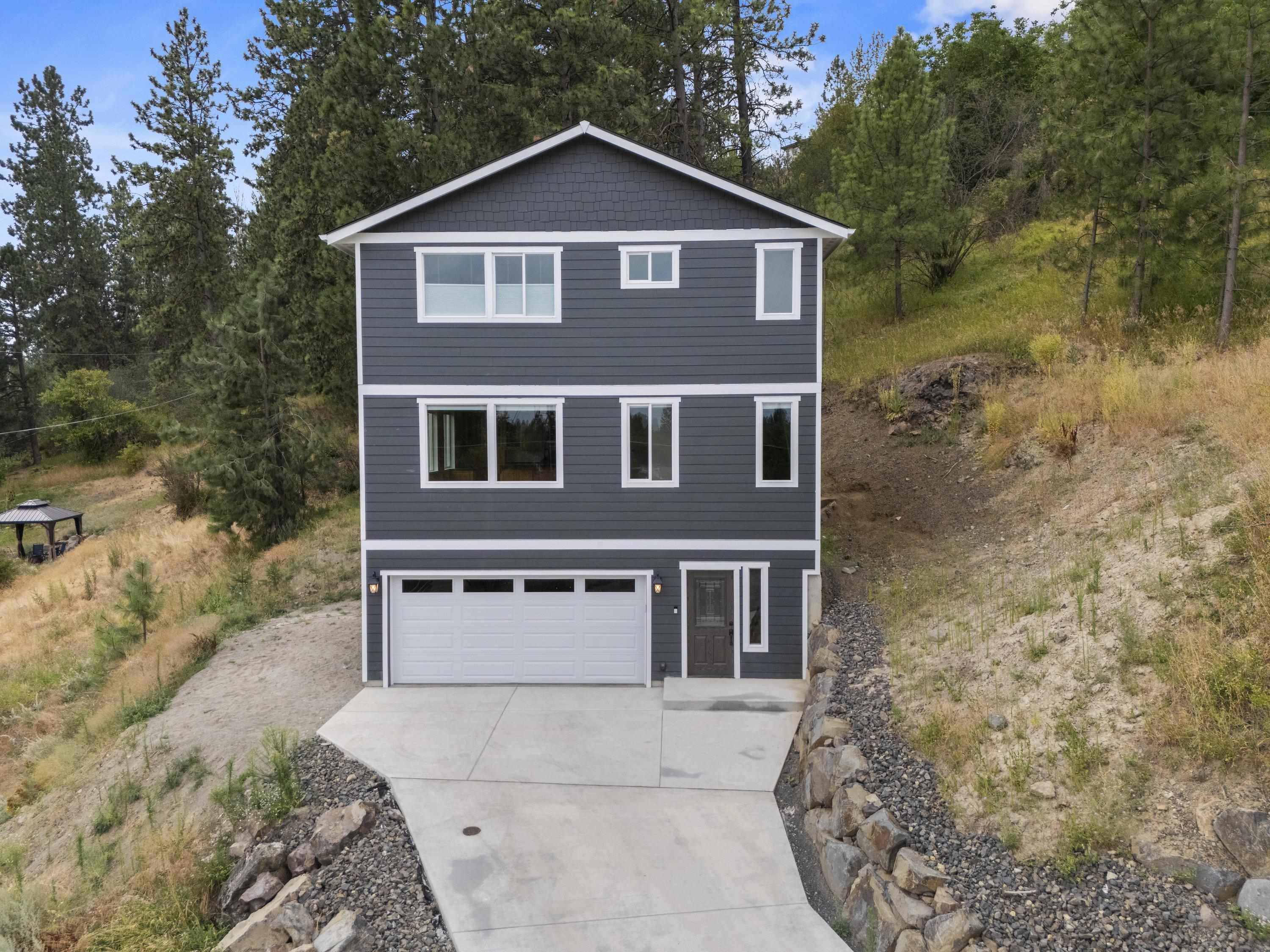 Property Photo: 8407 N Carolina Way WA 99208