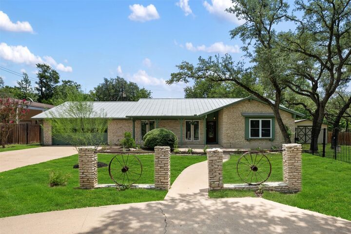 Property Photo: 12111 Shetland Chase TX 78727