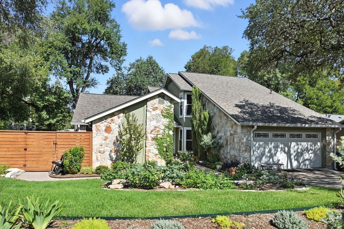 Property Photo: 8600 Loralinda Drive TX 78753