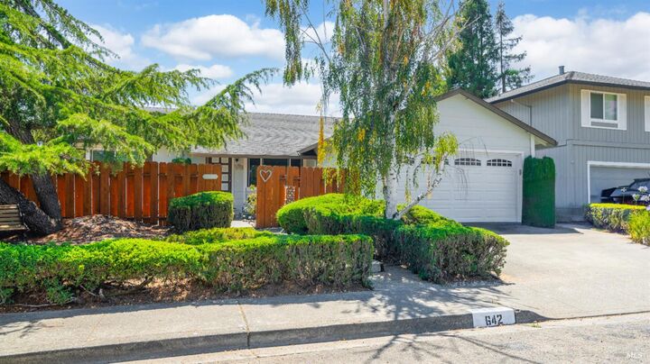 Property Photo:  642 Albert Way  CA 94954 