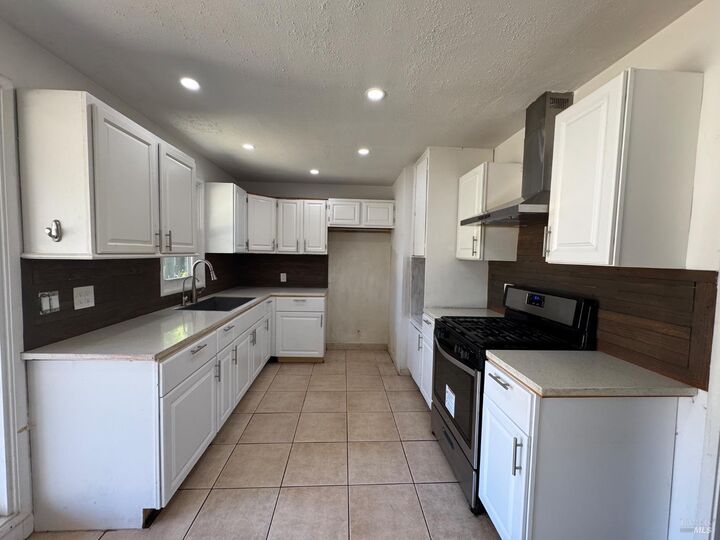 Property Photo:  18 Grande Vista  CA 94947 