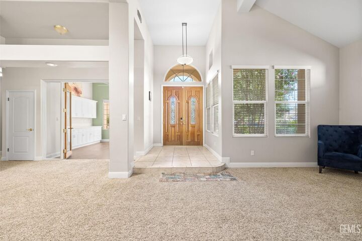 Property Photo: 10904 Rockridge Way CA 93311