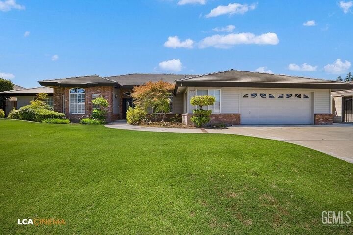 Property Photo: 7015 Topaz Lane CA 93308