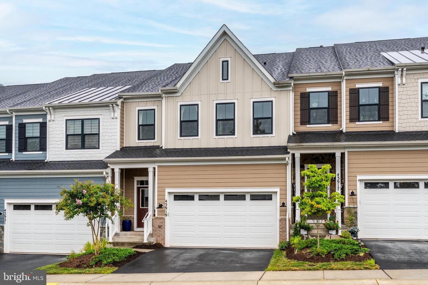 Property Photo: 43919 Maritime Song Terrace VA 20176