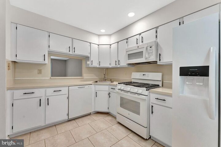 Property Photo: 72 Sycamore Court NJ 08648