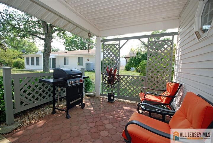 Property Photo:  97 Salix Plaza 97A  NJ 08831 