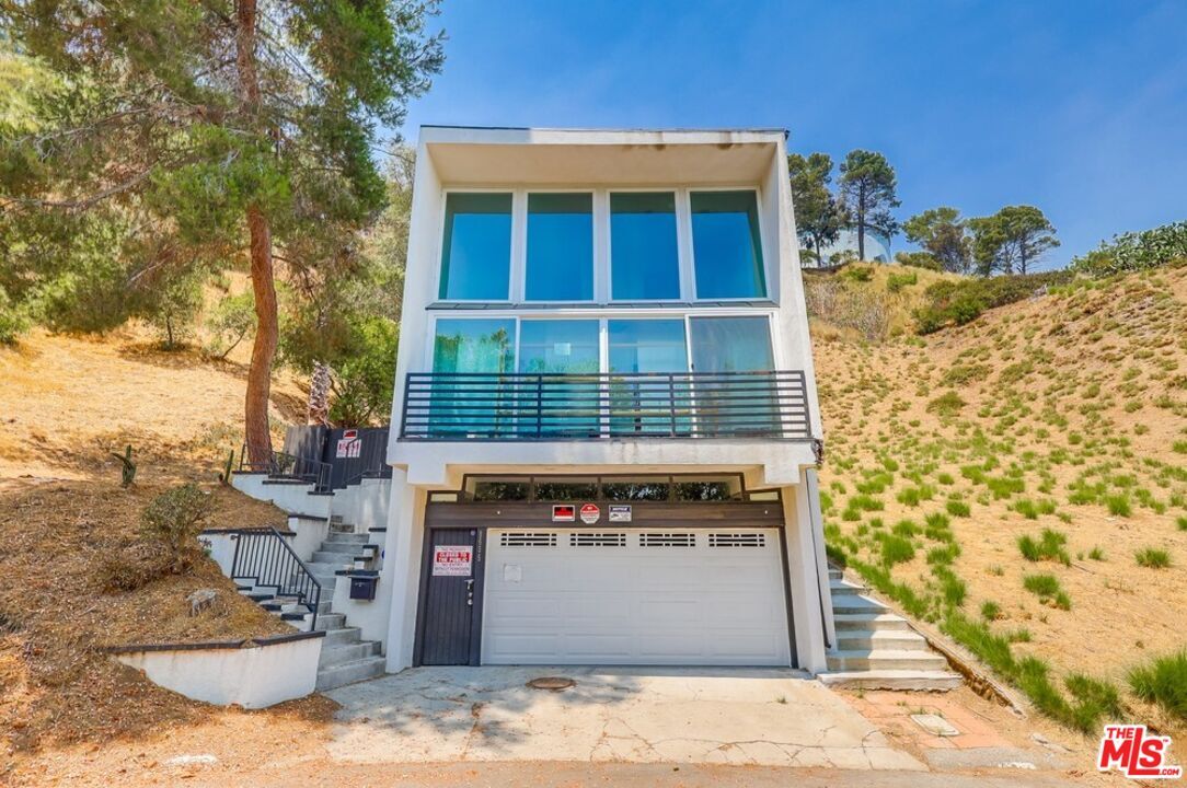 Property Photo:  8655 Appian Way  CA 90046 